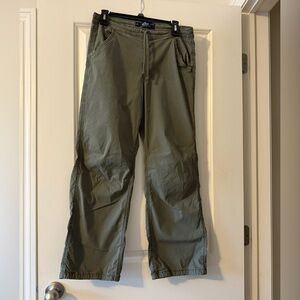 Hollister green baggy khaki pants Small Short